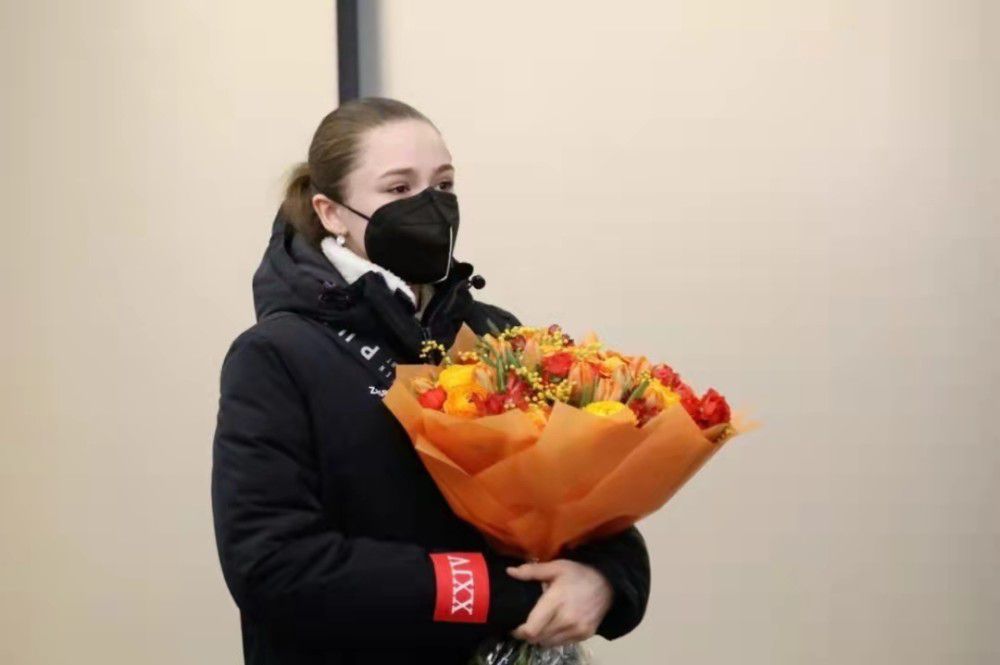 少妇厨房与子伦厨房视频大全